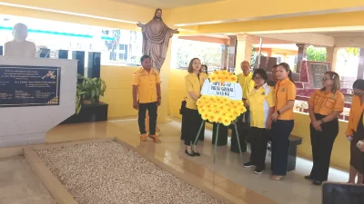 HUT ke-62 PARTAI GOLKAR: Jajaran Pengurus DPD Golkar Sulut Kenang Jasa Fenny Wurangian di Maumbi