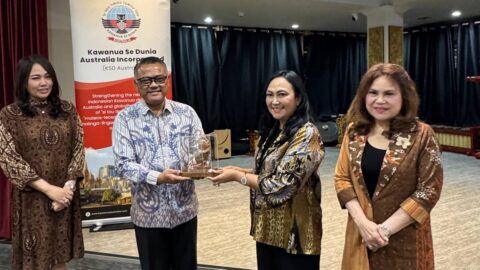 Anik Yulius Selvanus bersama Merry Kalalo, Kartika Devi Tanos, dan Konsul Jenderal RI Yohannes Jatmiko Heru Prasetyo di Melbourne, Australia.