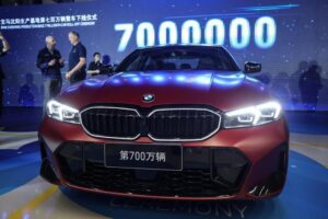 BMW Mulai Produksi Massal Baterai, Siapkan 20 Model Baru