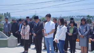 HUT ke-36 Kota Bitung, Hengky Honandar Ziarah dan Tabur Bunga di Makam Para Mantan Pemimpin, Ini Daftar Namanya