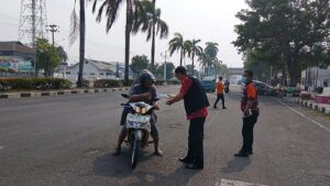 Kabut Asap Selimuti Bitung, BPBD Bagikan 1.500 Masker Gratis kepada Warga