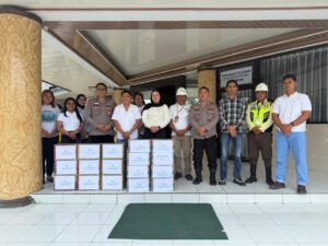 ASDP Cabang Bitung Salurkan Bantuan Sosial bagi Korban Kebakaran di Pateten Satu