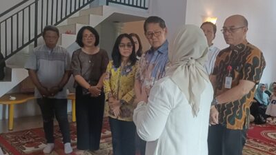 Suami Kadis DLH Bitung Tutup Usia, Wali Kota Hengky Honandar dan Ellen Honandar Melayat