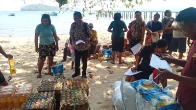 Pasar Murah Pemkab Minut Masuk Desa Tambun, Warga Pulau Antusias Berbelanja