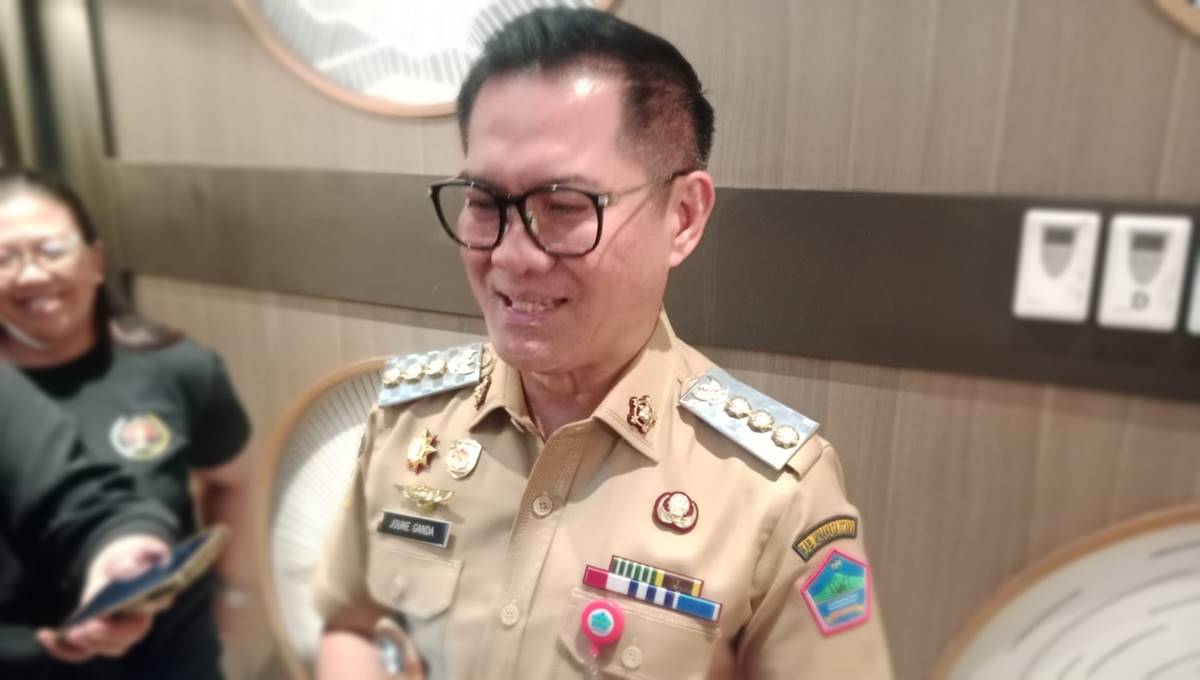 Joune Ganda diwawancarai wartawan terkait kegiatan dan pembangunan Minahasa Utara Oktober 2026.