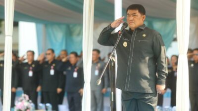 Gubernur Sulawesi Utara Yulius Selvanus memimpin upacara Sumpah Pemuda Ke-98 di Manado.