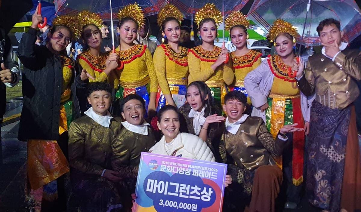 Coreta Kapoyos memegang penghargaan Indonesia pada MAMF 2026 di Korea Selatan.