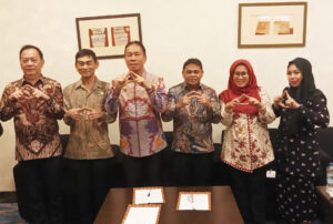 Plt Bupati Heronimus Makainas Teken Pakta Integritas RDTR