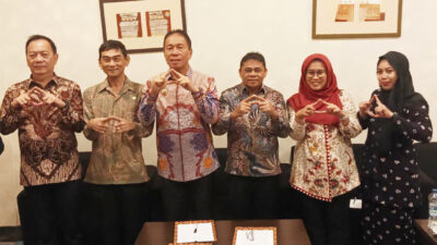 Plt Bupati Heronimus Makainas Teken Pakta Integritas RDTR