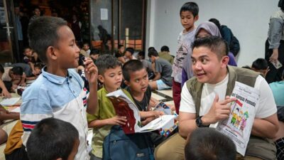Seskab Teddy Indra Wijaya meninjau Sekolah Rakyat Terintegrasi di Cikarang.
